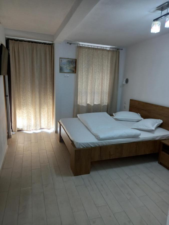 Cazare Centrum Curtea De Arges Bagian luar foto